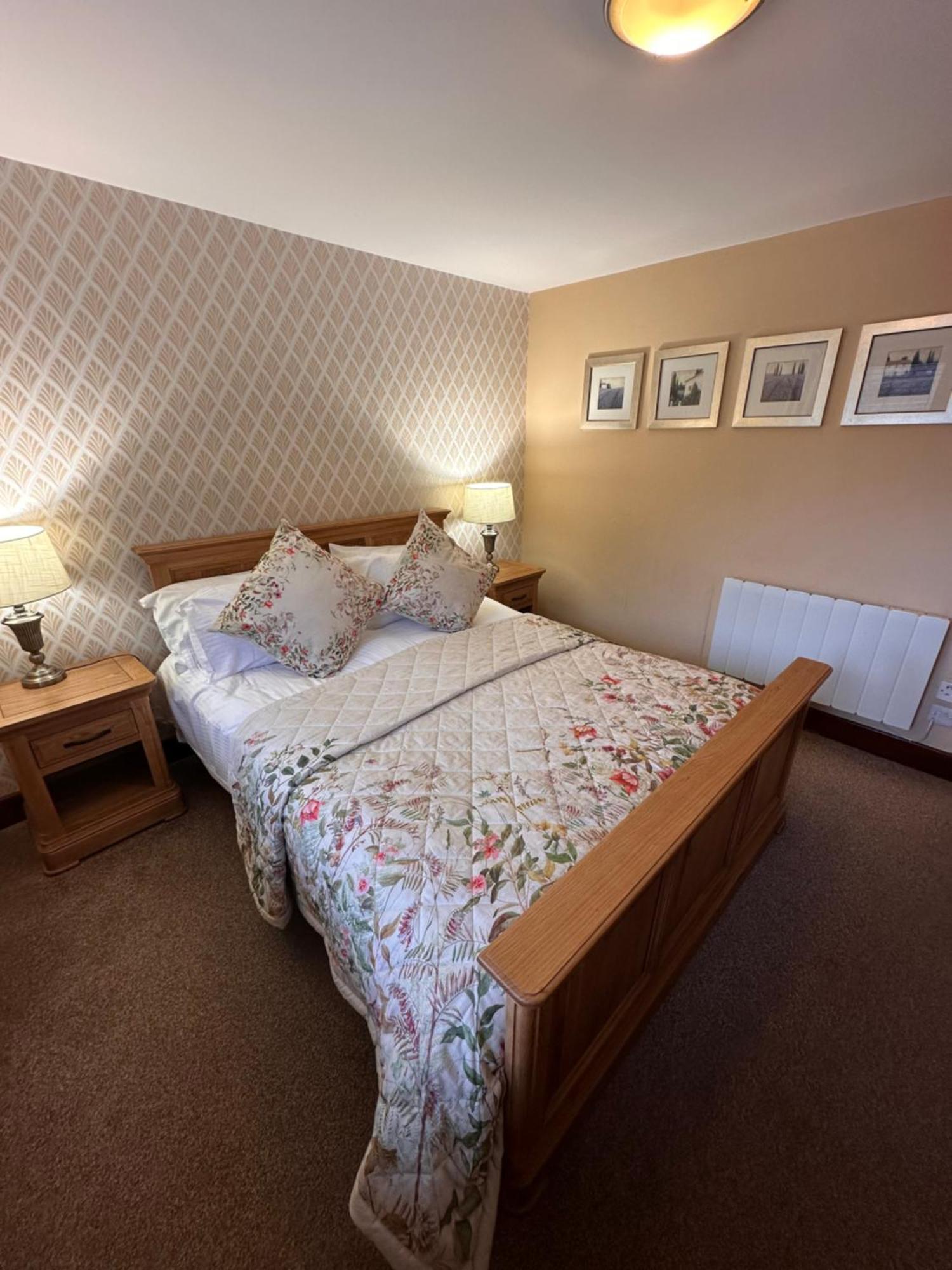 The Auld Kirk Bed & Breakfast Ballater Exterior photo